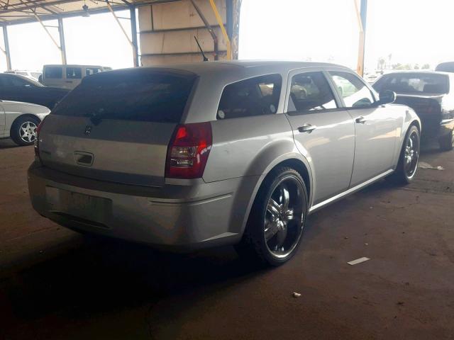 2D4FV47T88H168191 - 2008 DODGE MAGNUM SILVER photo 4