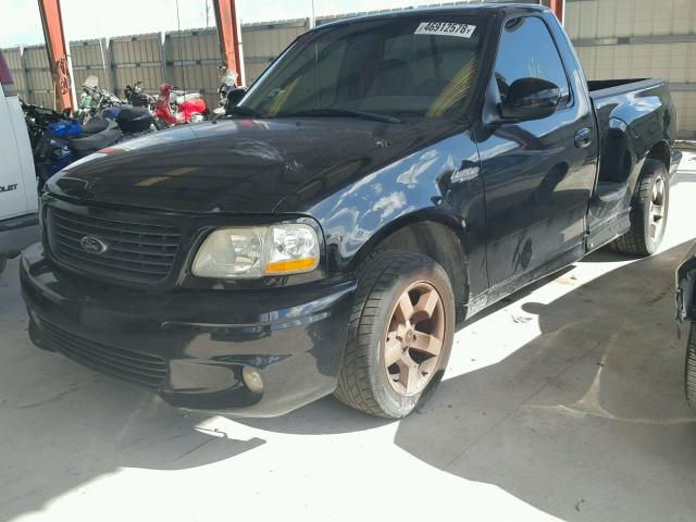 2FTZF07352CA44397 - 2002 FORD F150 SVT L BLACK photo 2