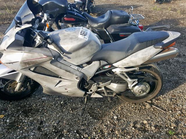 JH2RC46192M400504 - 2002 HONDA VFR800 SILVER photo 3