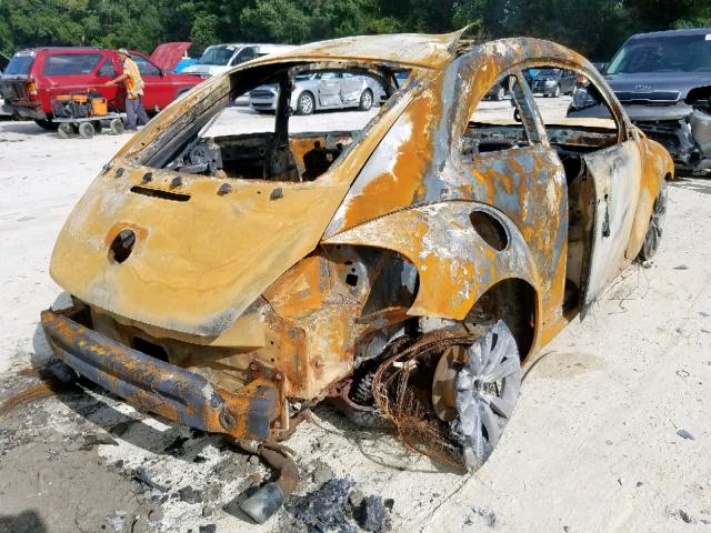 3VWVT7AT1EM627774 - 2014 VOLKSWAGEN BEETLE TUR BURN photo 4