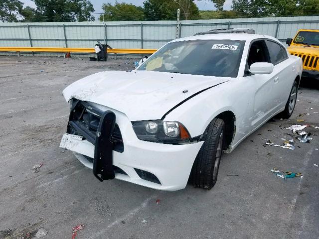 2C3CDXAT1DH593957 - 2013 DODGE CHARGER PO WHITE photo 2