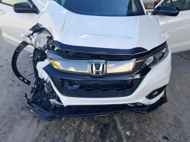 3CZRU5H19KM703774 - 2019 HONDA HR-V SPORT WHITE photo 7