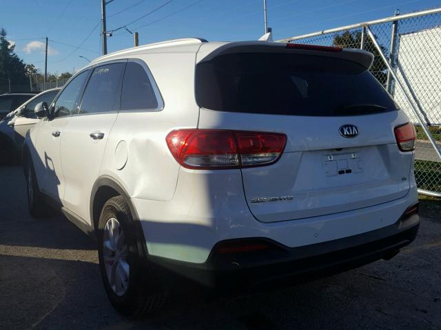 5XYPGDA57HG328243 - 2017 KIA SORENTO LX WHITE photo 3