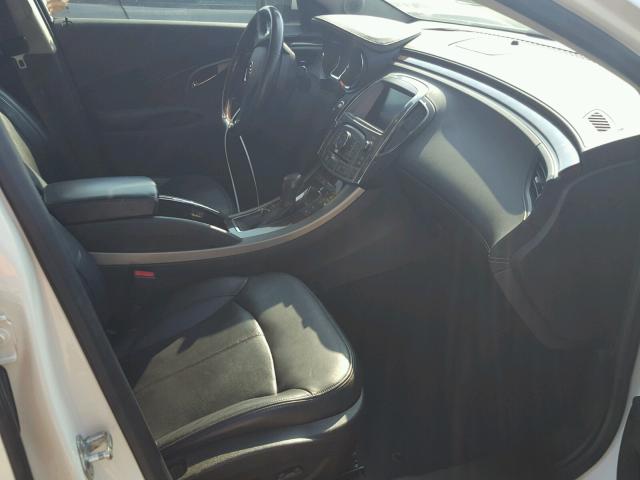 1G4GJ5G35CF185460 - 2012 BUICK LACROSSE T WHITE photo 5