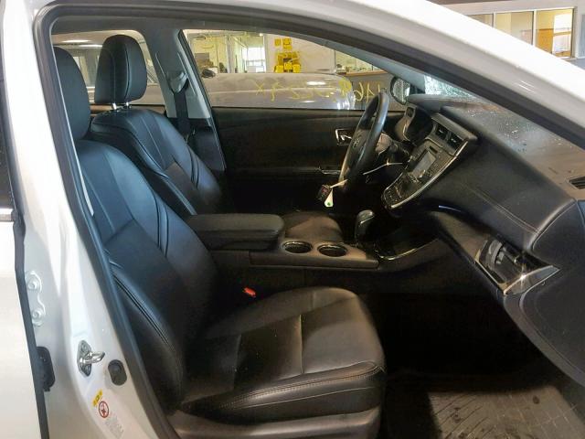 4T1BK1EB9GU221968 - 2016 TOYOTA AVALON XLE WHITE photo 5