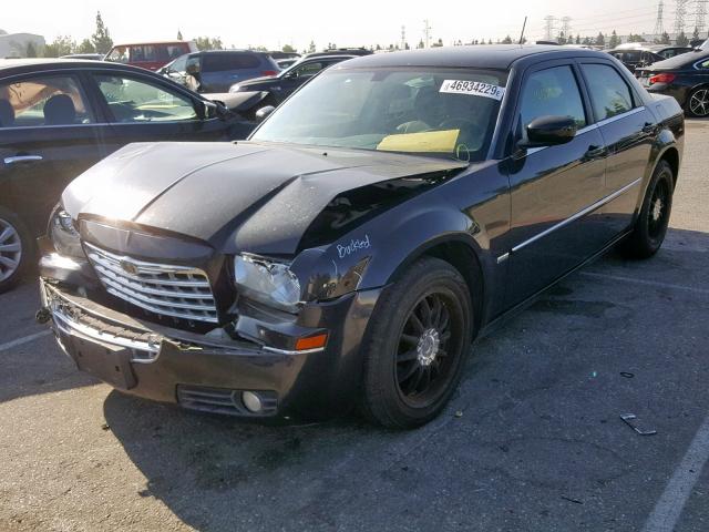 2C3LA53G38H165570 - 2008 CHRYSLER 300 TOURIN BLACK photo 2