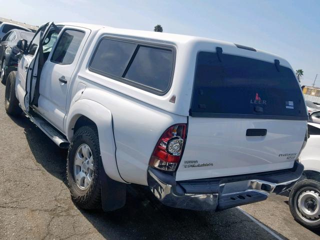 5TFJX4GN5DX023912 - 2013 TOYOTA TACOMA DOU WHITE photo 3