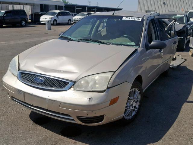 1FAFP34NX7W127946 - 2007 FORD FOCUS ZX4 BROWN photo 2