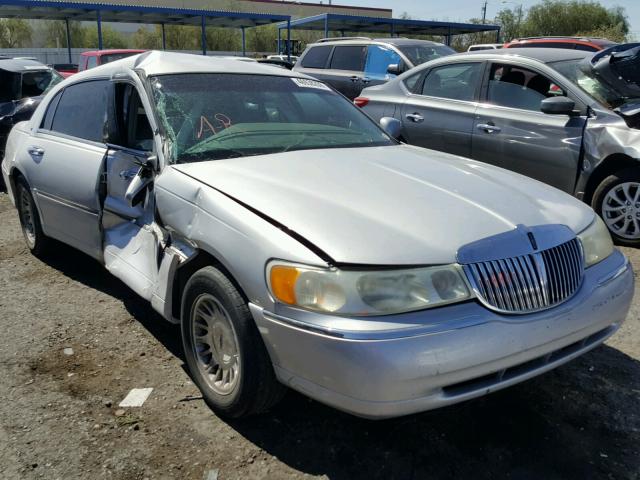 1LNHM83W21Y687440 - 2001 LINCOLN TOWN CAR C SILVER photo 1