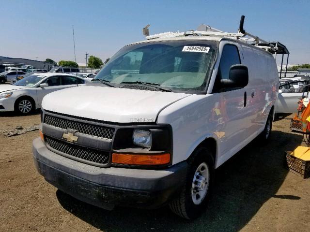 1GCWGFCB9D1902278 - 2013 CHEVROLET EXPRESS G2 WHITE photo 2