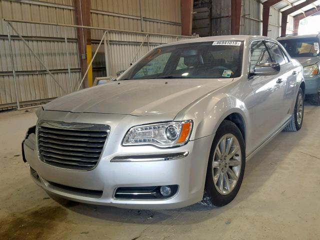 2C3CCACG5CH238305 - 2012 CHRYSLER 300 LIMITE SILVER photo 2