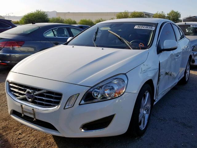 YV1622FS2C2103531 - 2012 VOLVO S60 T5 WHITE photo 2