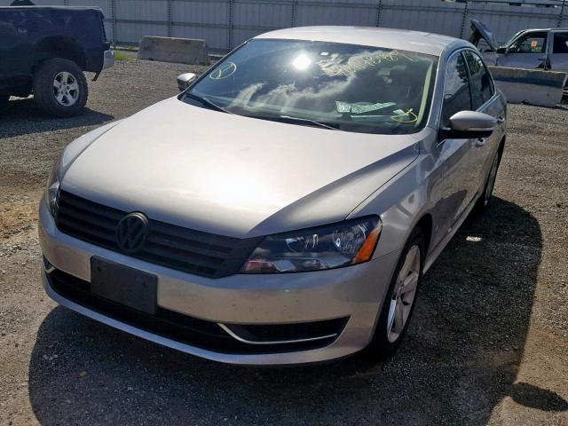 1VWBP7A33DC113982 - 2013 VOLKSWAGEN PASSAT SE GRAY photo 2