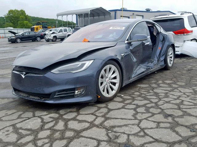 5YJSA1E23HF215410 - 2017 TESLA MODEL S رمادي صورة 2