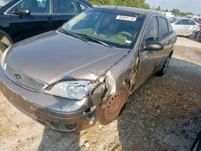 1FAFP34N75W232814 - 2005 FORD FOCUS ZX4 BROWN photo 9