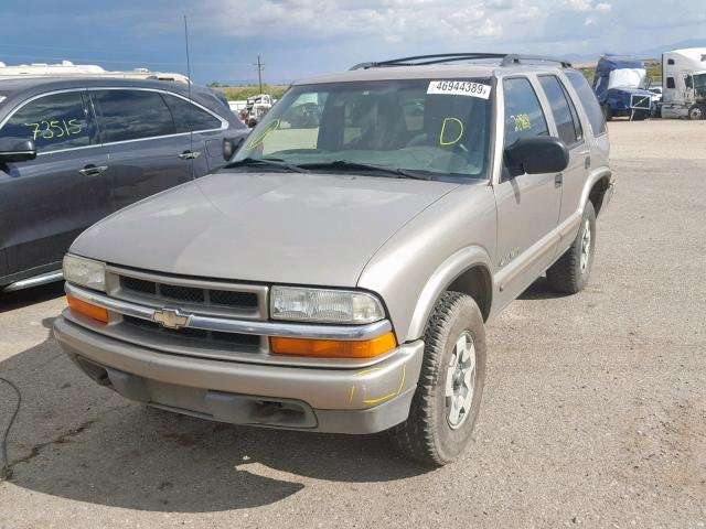 1GNDT13W22K157915 - 2002 CHEVROLET BLAZER GOLD photo 2