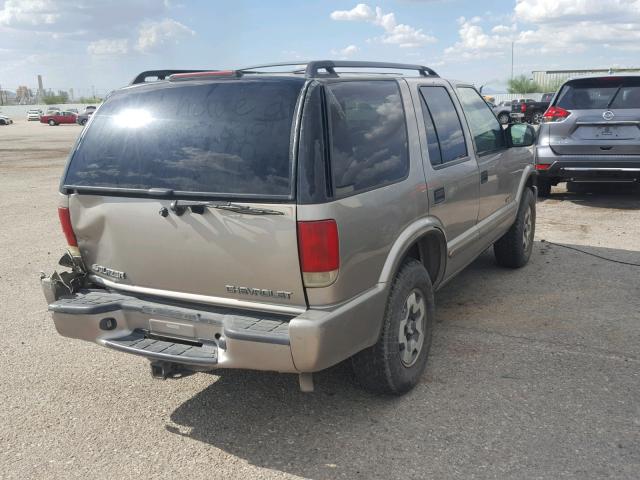 1GNDT13W22K157915 - 2002 CHEVROLET BLAZER GOLD photo 4