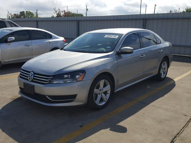 1VWAS7A34EC035143 - 2014 VOLKSWAGEN PASSAT S SILVER photo 2