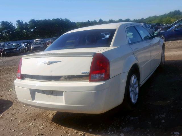 2C3KA43R16H213362 - 2006 CHRYSLER 300 WHITE photo 4