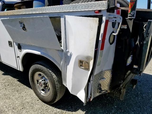 1GDHC24KX8E124689 - 2008 GMC SIERRA C25 WHITE photo 9