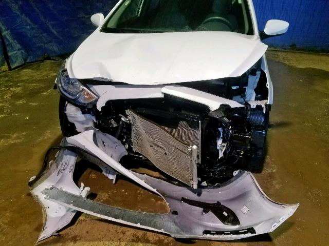 KMHCT5AE6HU338918 - 2017 HYUNDAI ACCENT SE WHITE photo 9