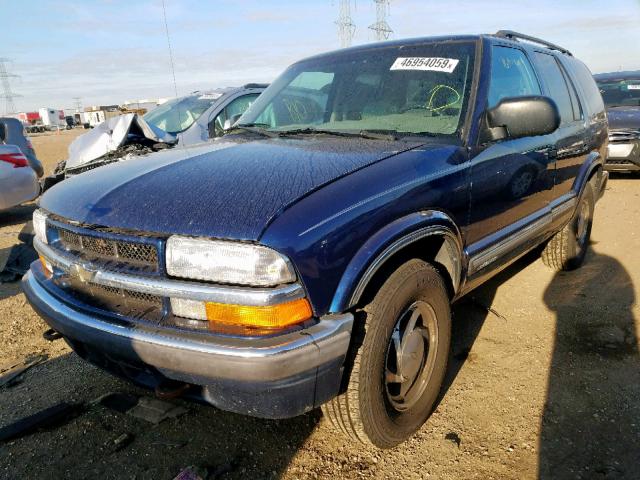 1GNDT13W112105755 - 2001 CHEVROLET BLAZER BLUE photo 2