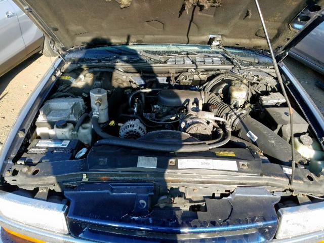 1GNDT13W112105755 - 2001 CHEVROLET BLAZER BLUE photo 7