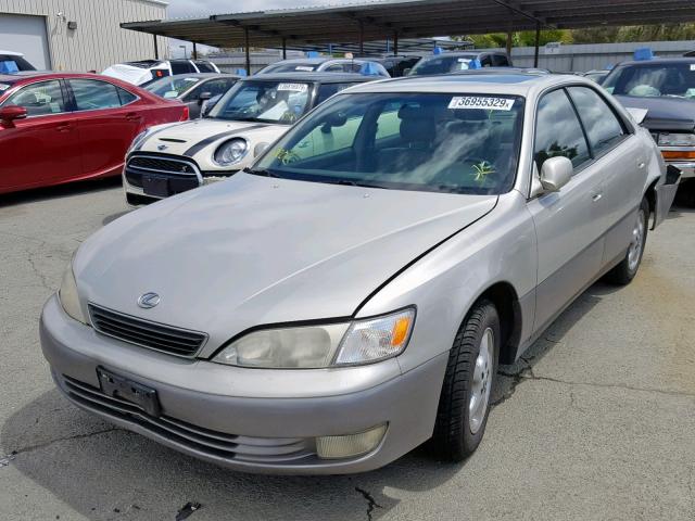 JT8BF28G7W0134600 - 1998 LEXUS ES 300 SILVER photo 2