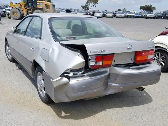 JT8BF28G7W0134600 - 1998 LEXUS ES 300 SILVER photo 3