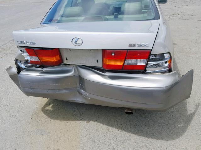 JT8BF28G7W0134600 - 1998 LEXUS ES 300 SILVER photo 9