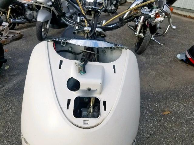 RFGBS1LE8HXXA1557 - 2017 SYM SCOOTER WHITE photo 9