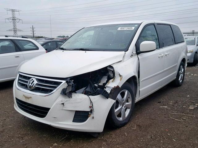 2V4RW3D19AR306217 - 2010 VOLKSWAGEN ROUTAN SE WHITE photo 2