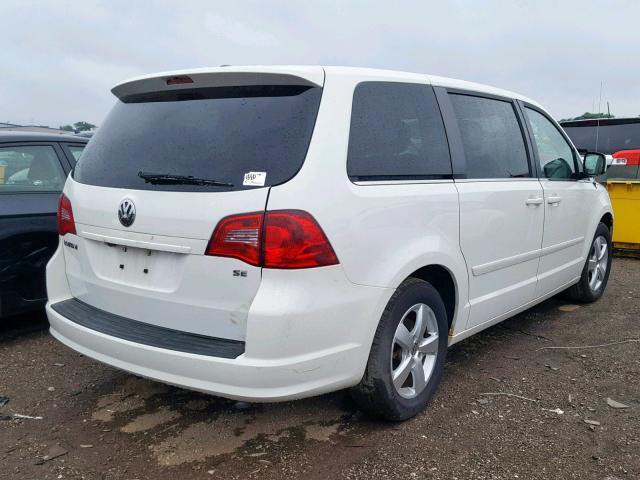 2V4RW3D19AR306217 - 2010 VOLKSWAGEN ROUTAN SE WHITE photo 4