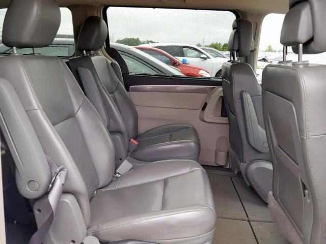 2V4RW3D19AR306217 - 2010 VOLKSWAGEN ROUTAN SE WHITE photo 6