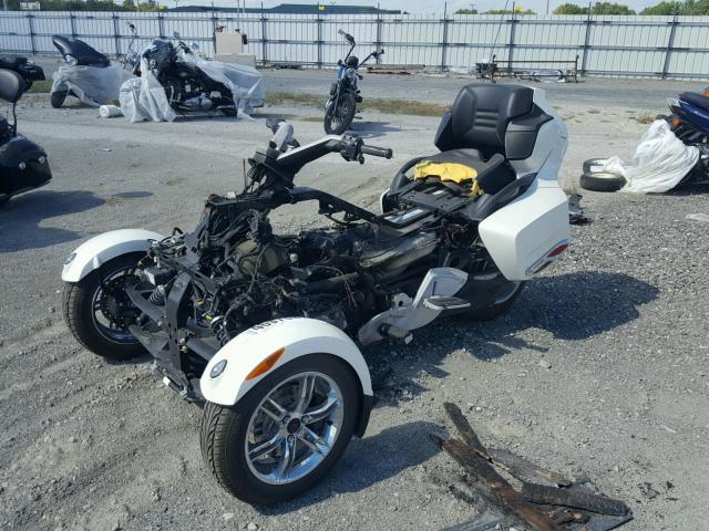 2BXJBDC12CV000903 - 2012 CAN-AM SPYDER ROA WHITE photo 2