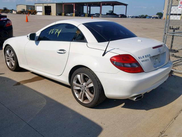 WDBWK5EA6AF227029 - 2010 MERCEDES-BENZ SLK 300 WHITE photo 3