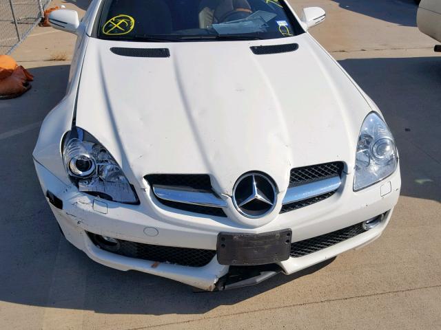 WDBWK5EA6AF227029 - 2010 MERCEDES-BENZ SLK 300 WHITE photo 9