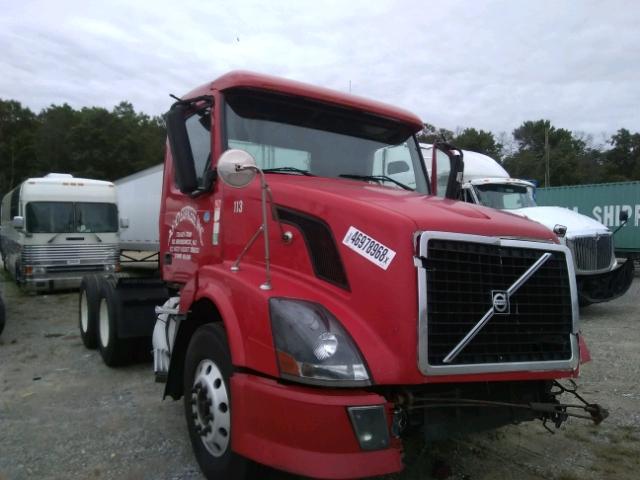 4V4NC9TH66N447032 - 2006 VOLVO VN VNL RED photo 1