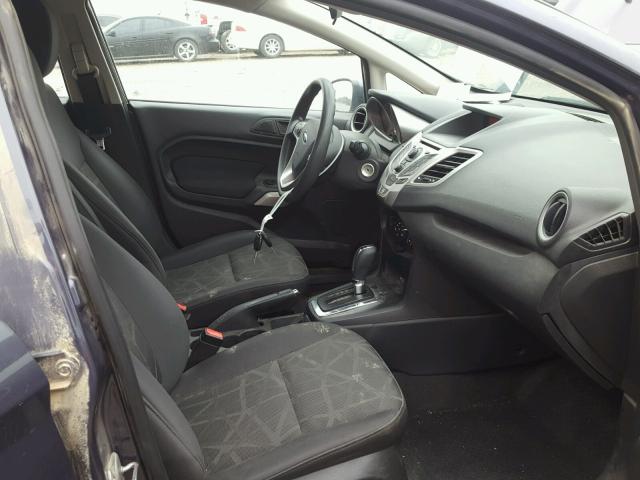 3FADP4BJ0DM146949 - 2013 FORD FIESTA SE GRAY photo 5