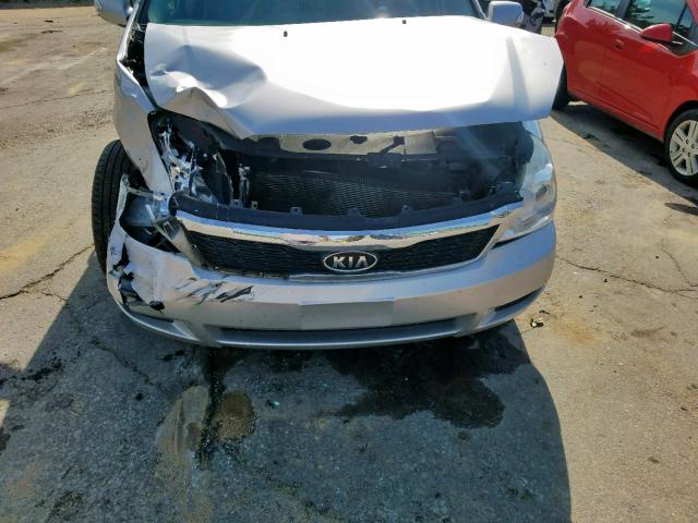 KNDMG4C72C6473025 - 2012 KIA SEDONA LX SILVER photo 9