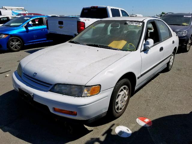 1HGCD5623RA135215 - 1994 HONDA ACCORD DX WHITE photo 2