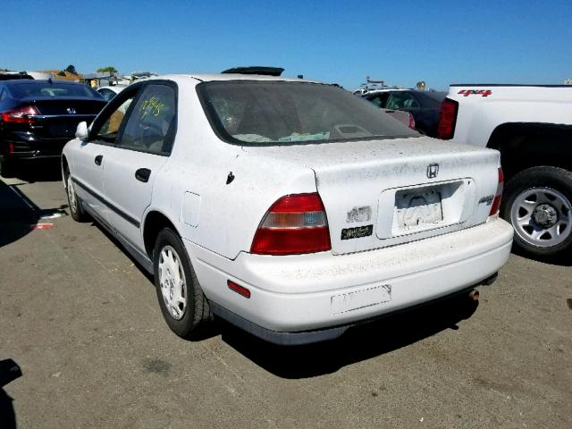 1HGCD5623RA135215 - 1994 HONDA ACCORD DX WHITE photo 3