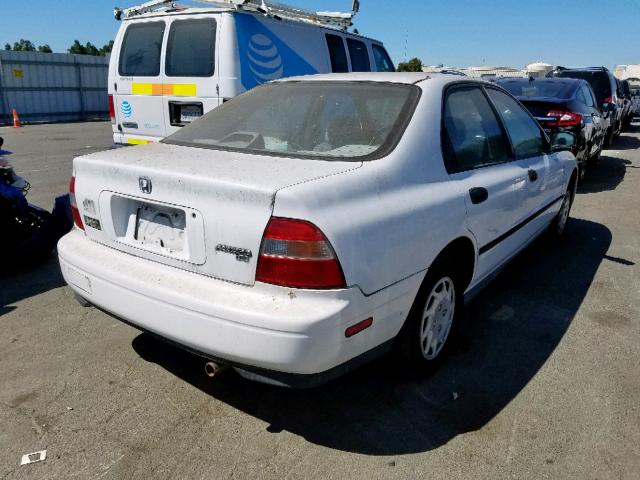 1HGCD5623RA135215 - 1994 HONDA ACCORD DX WHITE photo 4