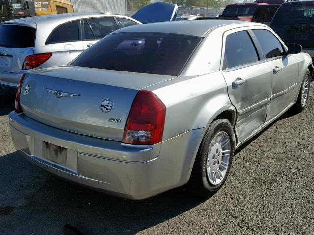 2C3KA43R06H224546 - 2006 CHRYSLER 300 SILVER photo 4