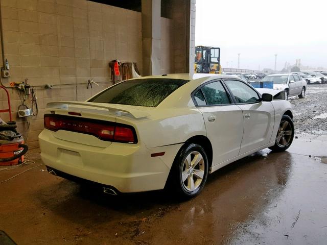 2C3CDXHG2EH332072 - 2014 DODGE CHARGER SX WHITE photo 4