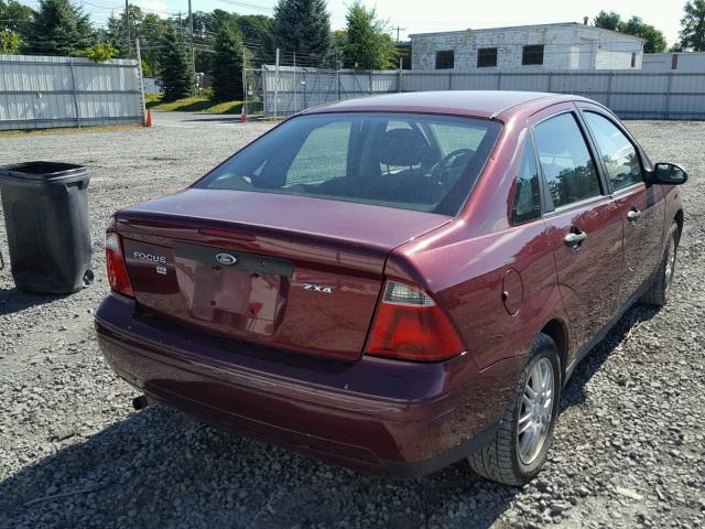 1FAFP34N66W107529 - 2006 FORD FOCUS ZX4 MAROON photo 4