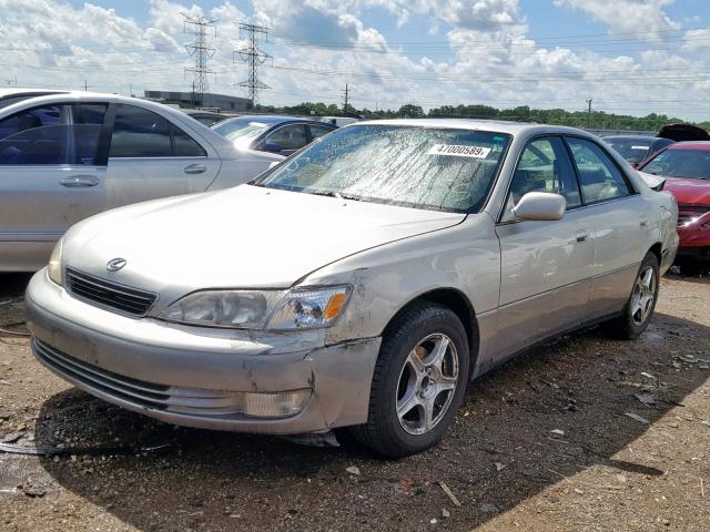 JT8BF28G4W5040063 - 1998 LEXUS ES 300 SILVER photo 2