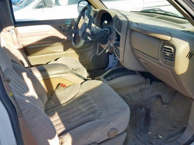 1GNDT13W4Y2378683 - 2000 CHEVROLET BLAZER WHITE photo 5