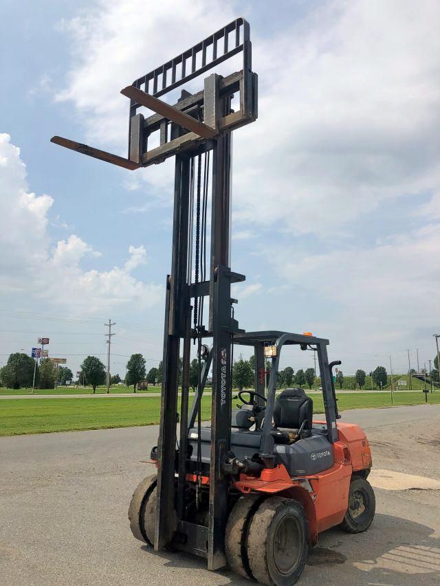 SN60219 - 2005 TOYOTA FORKLIFT ORANGE photo 3