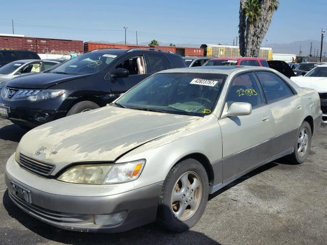 JT8BF28G2W0129434 - 1998 LEXUS ES 300 SILVER photo 2